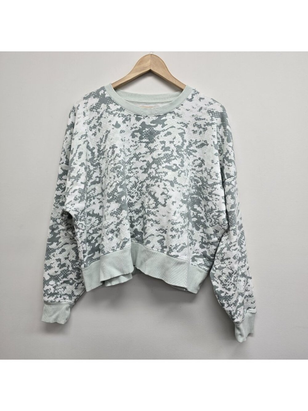 Under Armour Womens UA Rival Fleece Camo Crew Opal Green Size M Boxy Slouchy